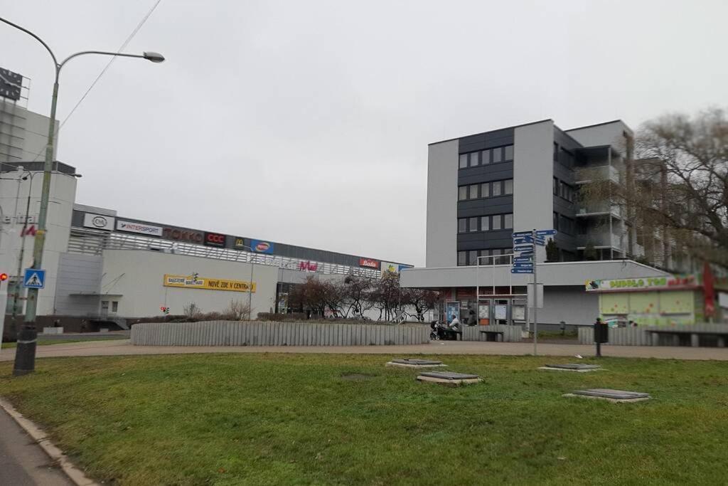 Prague Apartment In Most Near Golf Club, Aqua-Hipo-Autodrom In モスト エクステリア 写真