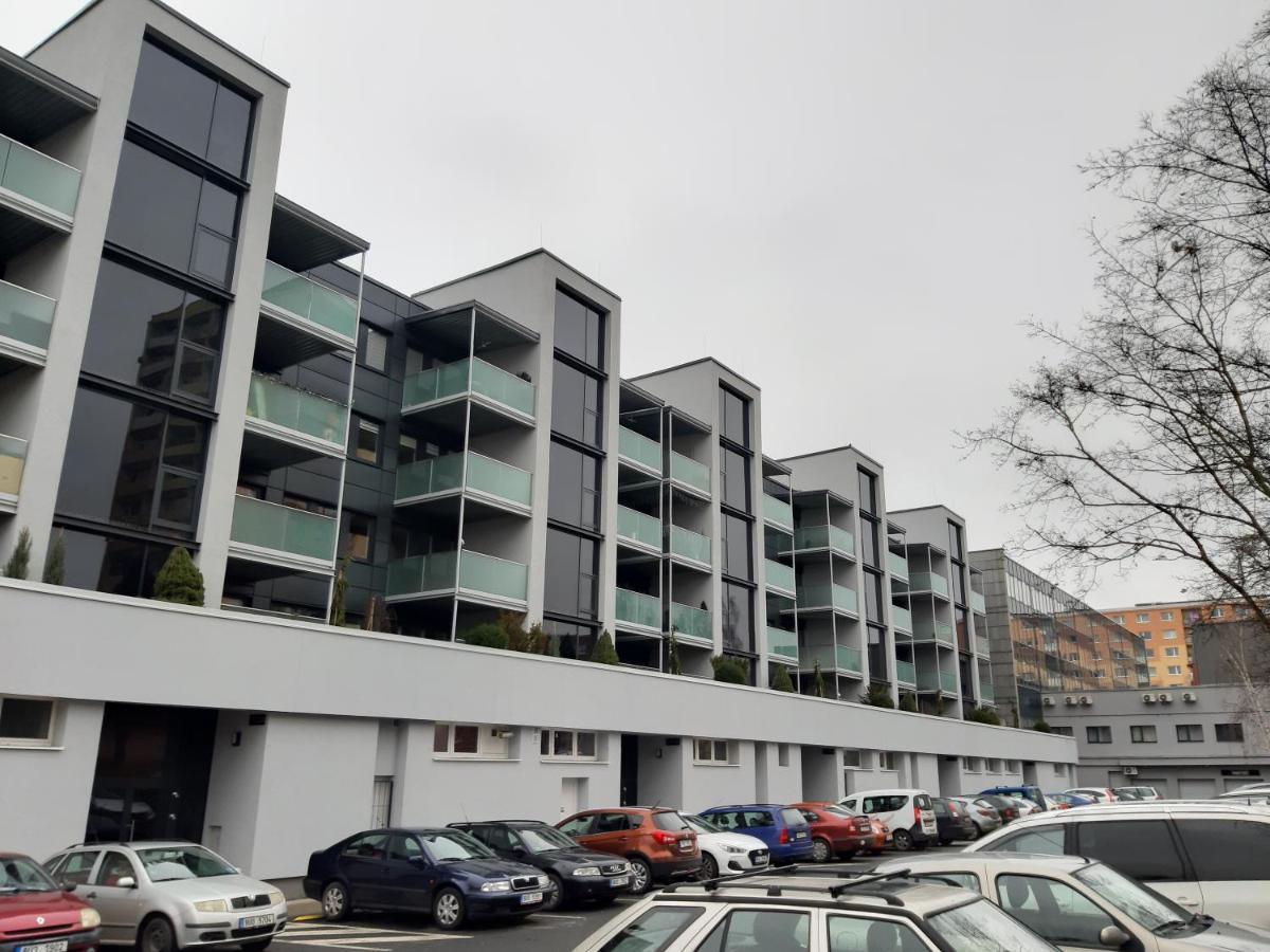 Prague Apartment In Most Near Golf Club, Aqua-Hipo-Autodrom In モスト エクステリア 写真